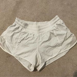 Lululemon Hotty Hot Shorts 2.5”